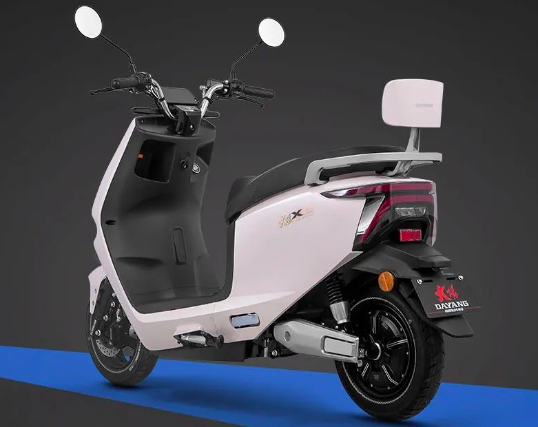 大阳睿能版x5评测搭载evr20增程系统一次充电续航120公里