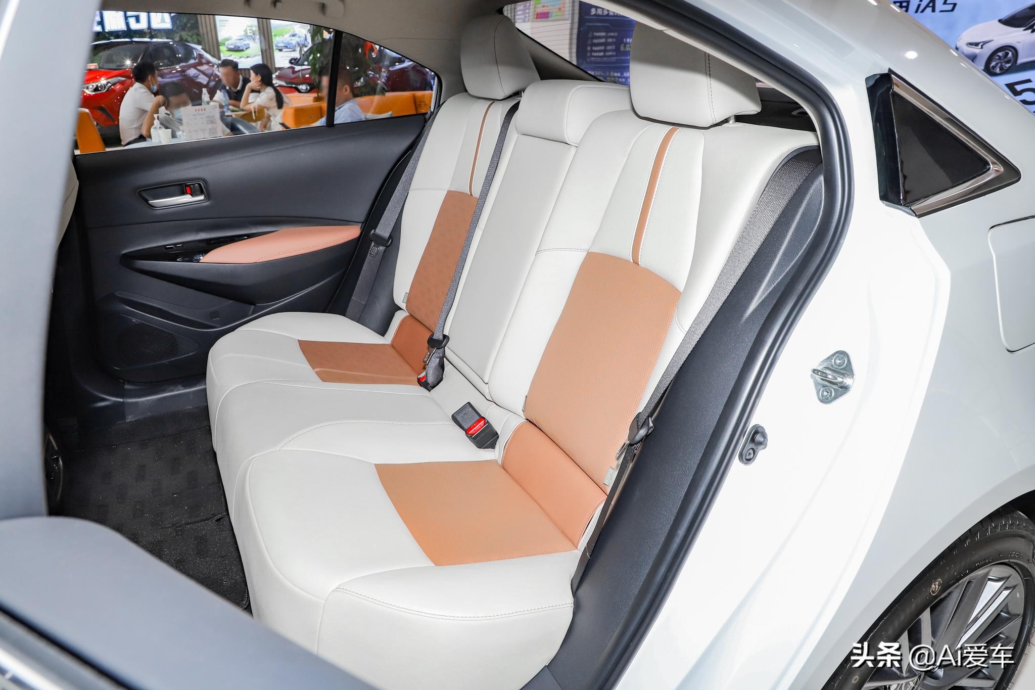 2米75的丰田三厢新家轿，凯美瑞同款2.0L动力油耗5.9L，实拍凌尚