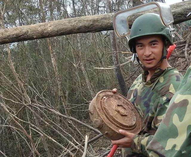 “排雷英雄”杜富国，和平年代立下一等功，如今享受什么待遇？