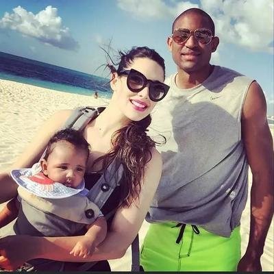 nba球星为什么老婆都是黑人(NBA球星中白人老婆与黑人老婆都有哪些优缺点，谁的老婆最美？)