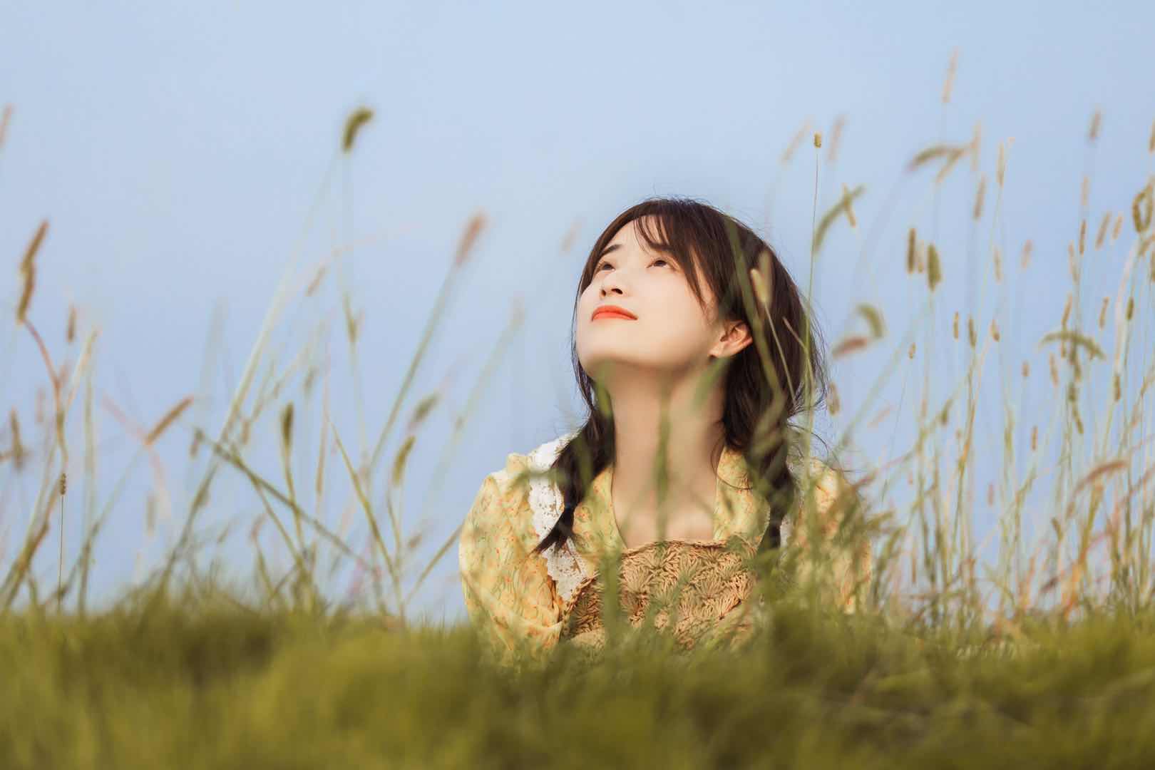 拍摄女生写真照,这7个更显自然好看的姿势,你都用过吗?