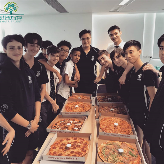 你以为香港哈罗老师只会教书，那就错了，他们还教学生如何起飞