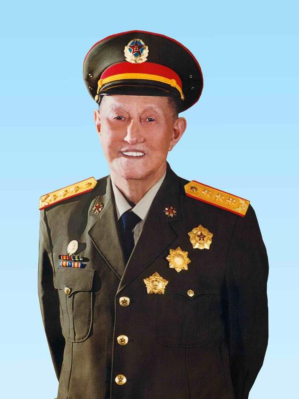中國唯一“六星上將”洪學智，妻子已百歲高齡，兒子一省長一少將