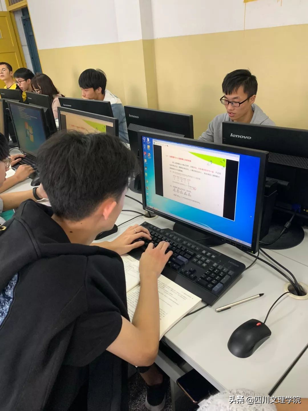 文理“低头族”| 低下头，发现另一个世界