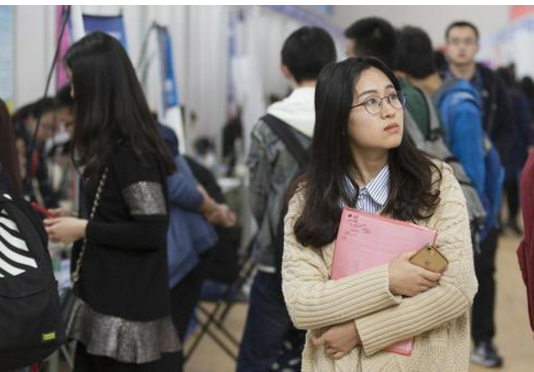 大学生别给自己找麻烦，毕业后看到“三方协议”别乱签，结果自负