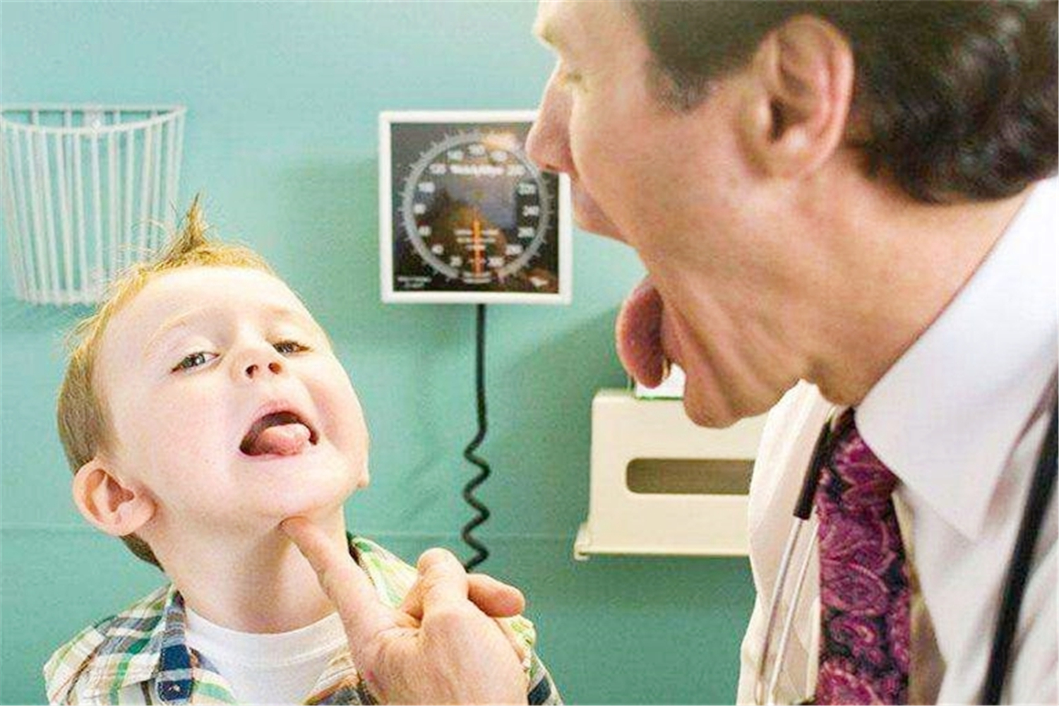 婴儿总是伸舌头怎么回事(宝宝总爱吐舌头) - 乐宝宝贝