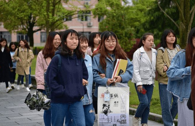 大一新生需要“迁户口”吗？学生提前弄清楚，才能不给自己拖后腿