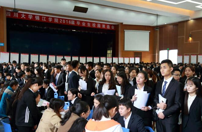 大学辅导员要“博士以上”？毕业生表示门槛太高，看到薪资后酸了