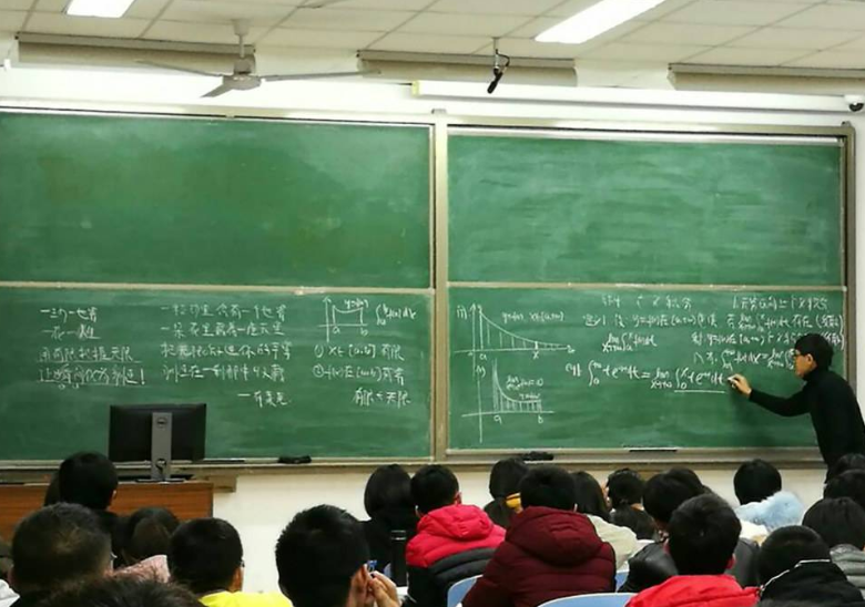 大一新生注意，这4个学科“挂科率”很高，而且补考更艰难