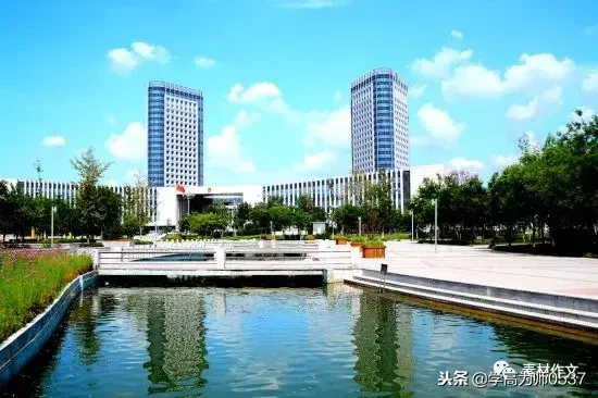 金风送爽，稻浪翻涌绘就家乡秋日画卷