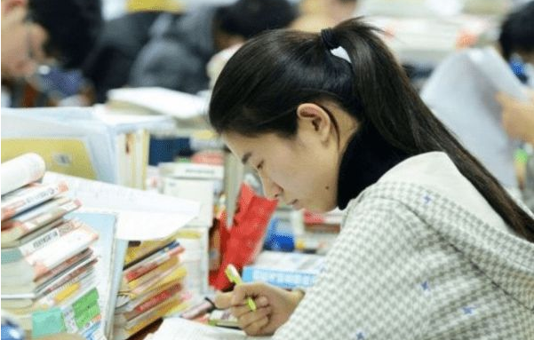 公务员招录较多的5类专业，竞争小容易上岸，想考公务员的可参考