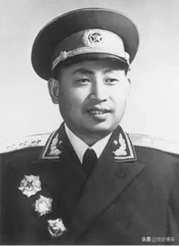 获得三枚一级勋章有多难？十位开国上将未获得，其中三位起义将领