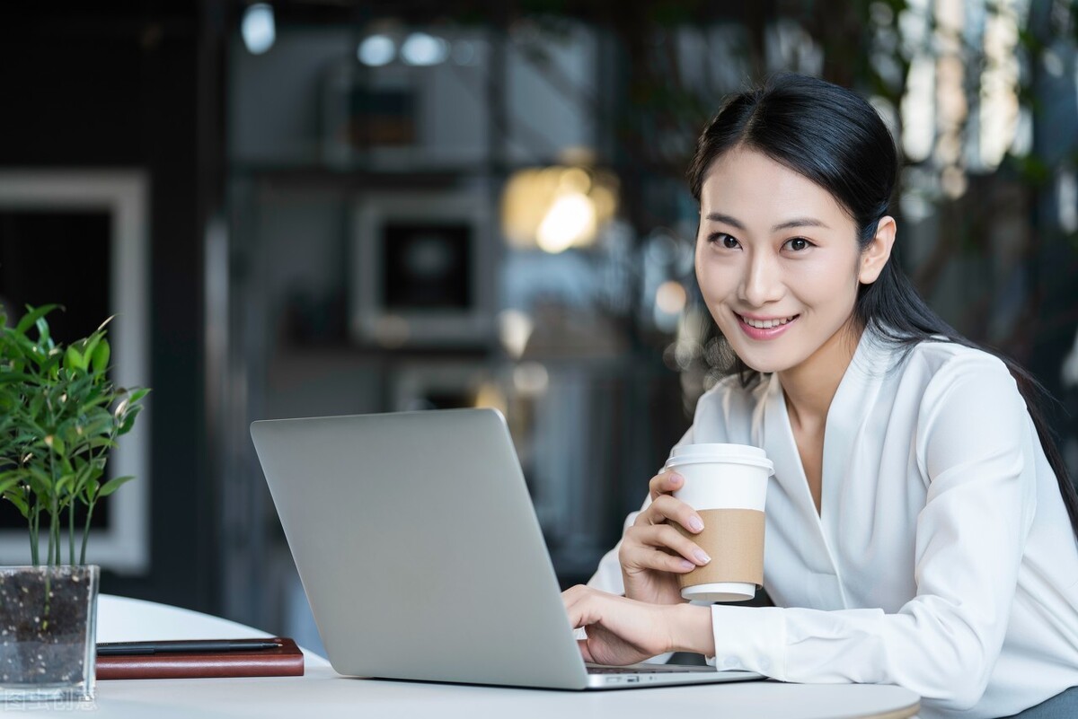 领导说“谢谢”，该怎么回？低情商才说不客气，高情商的都这样说