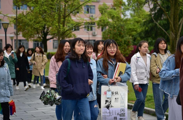 进入大学之前，学生需要准备好“一档三证”，大学期间很有用