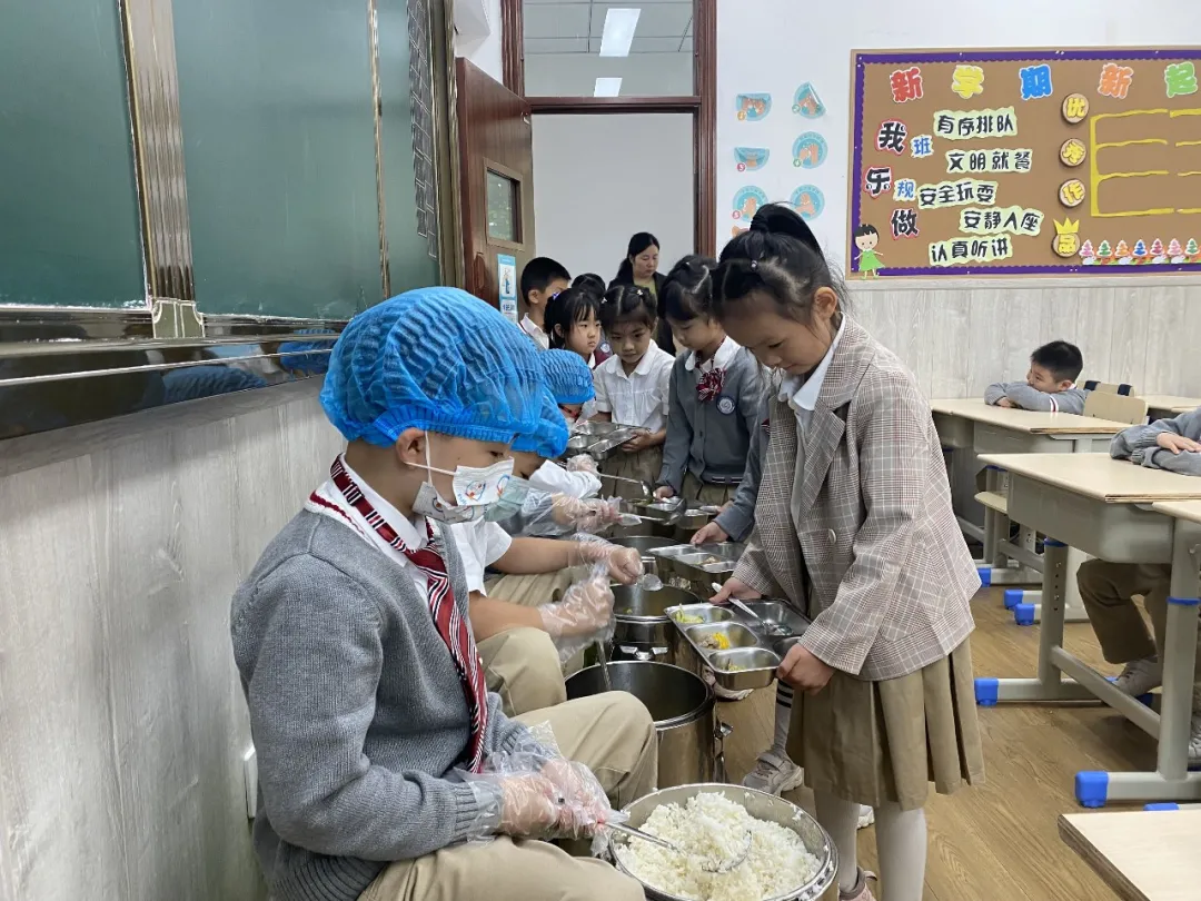 好习惯，伴成长——记华中附小一年级“一日常规”评比活动