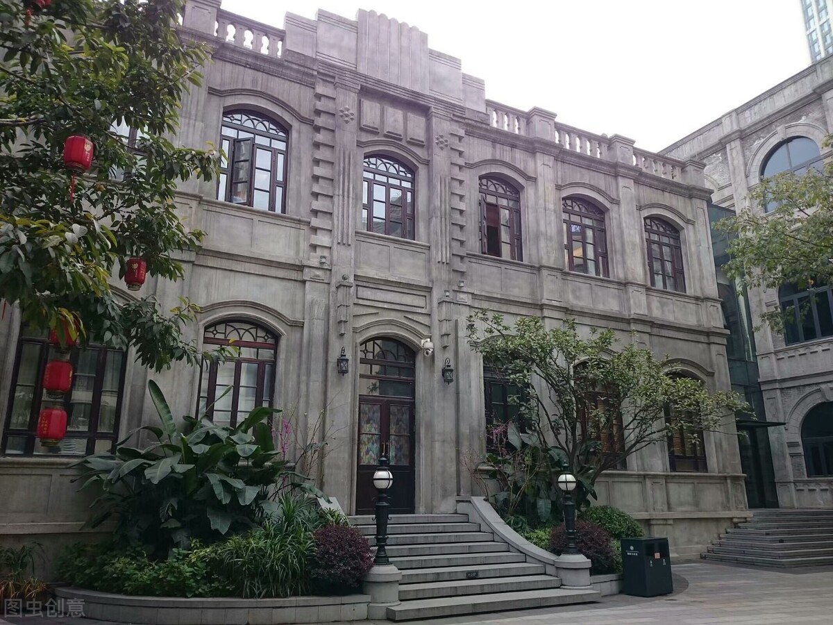 曾是重庆最繁荣的街区，文艺复古，在解放碑附近，却没什么人气