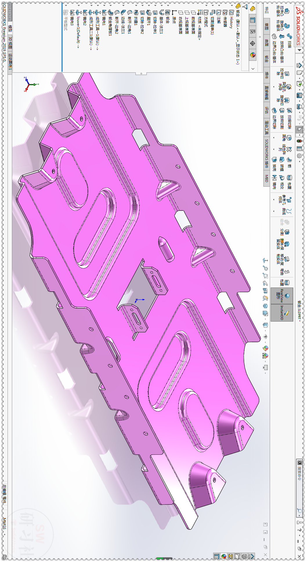 用SolidWorks画的钣金底壳，需要画两个成形工具，所以步骤比较多