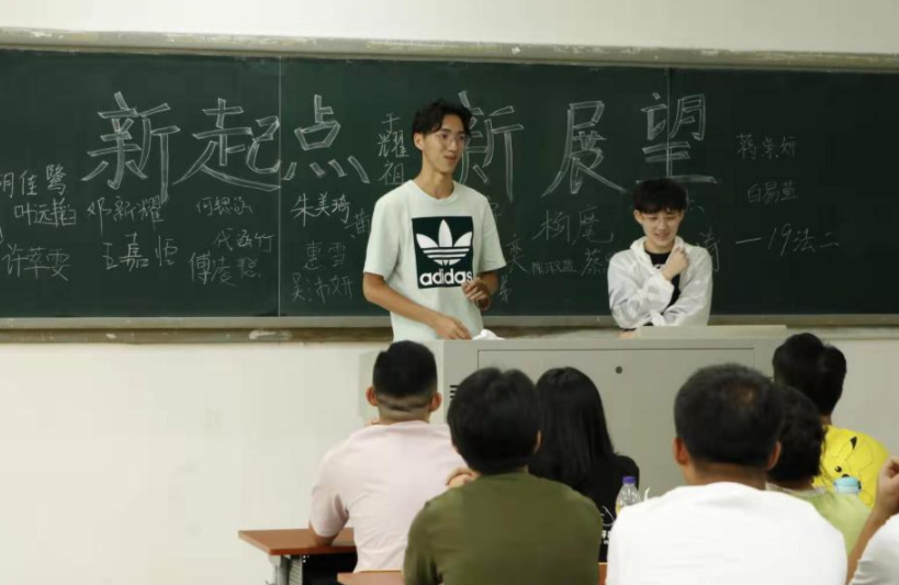 大学生简介（我家是收废品的）