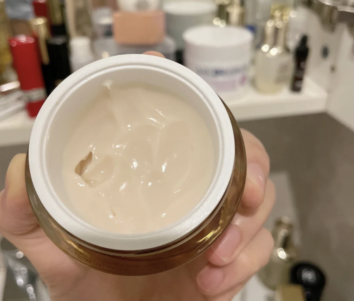 乳液和面霜有必要一起用吗？这么多年都用错了，别再传统护肤了