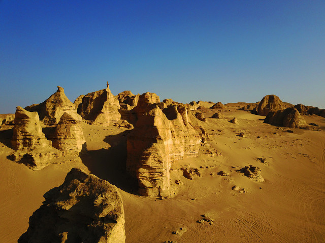 云海相望寄此身：苏轼七律《送子由使契丹》