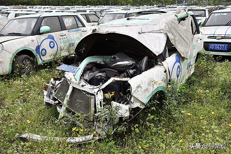 探访重庆这个巨型共享汽车“坟场”，密密麻麻，场面震撼