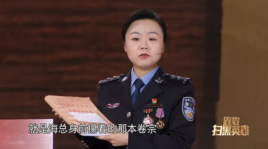 公安局长是黑老大,审讯时200多天不开口,突然有一天唱起了《从头再来》