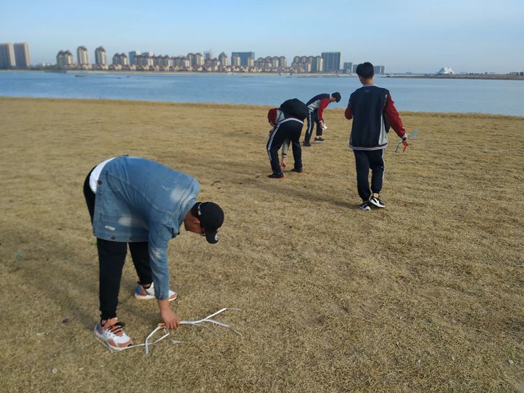 潍坊滨海国际学校组织徒步拉练活动