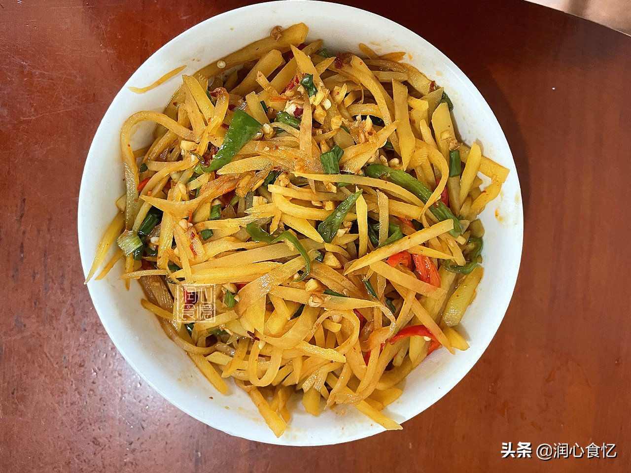 晒我家中秋节的10菜1汤，在朋友圈火了，网友：吃不起，家里没矿