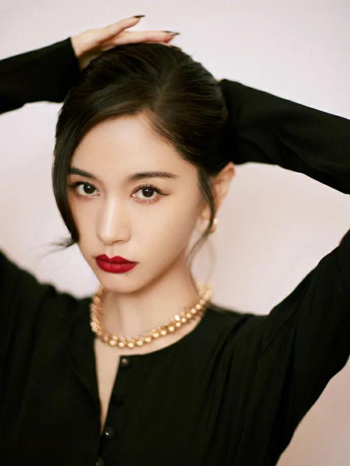 她们惊艳了时光，15位四川籍女星，个个灵气秀美，靠实力雄起