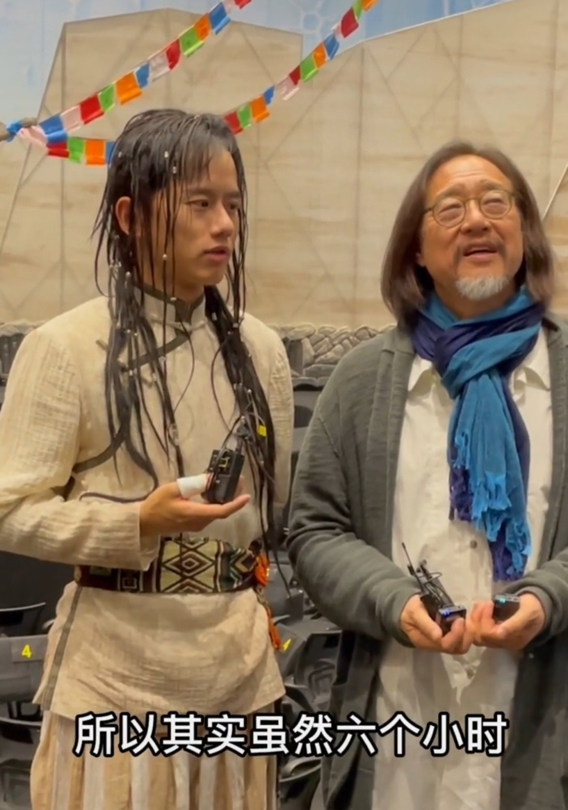 张杰自曝腰伤情况，现连鞠躬都做不到，得名导关照在后台躺着背词