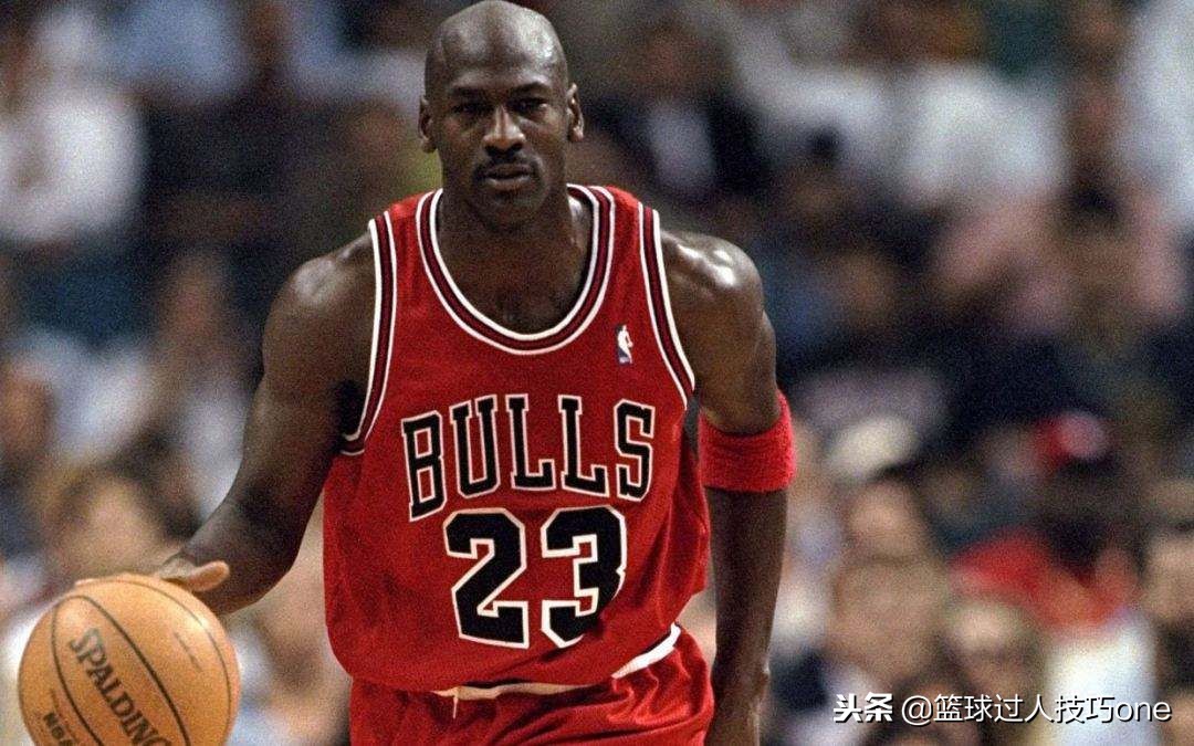 张伯伦为什么能统治nba(张伯伦曾自称比乔丹更强！事实真的如此？有一项数据最能说明实力)