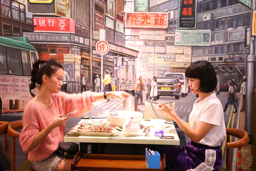 汇集12种食材的佛跳墙，鲍参翅肚样样都有