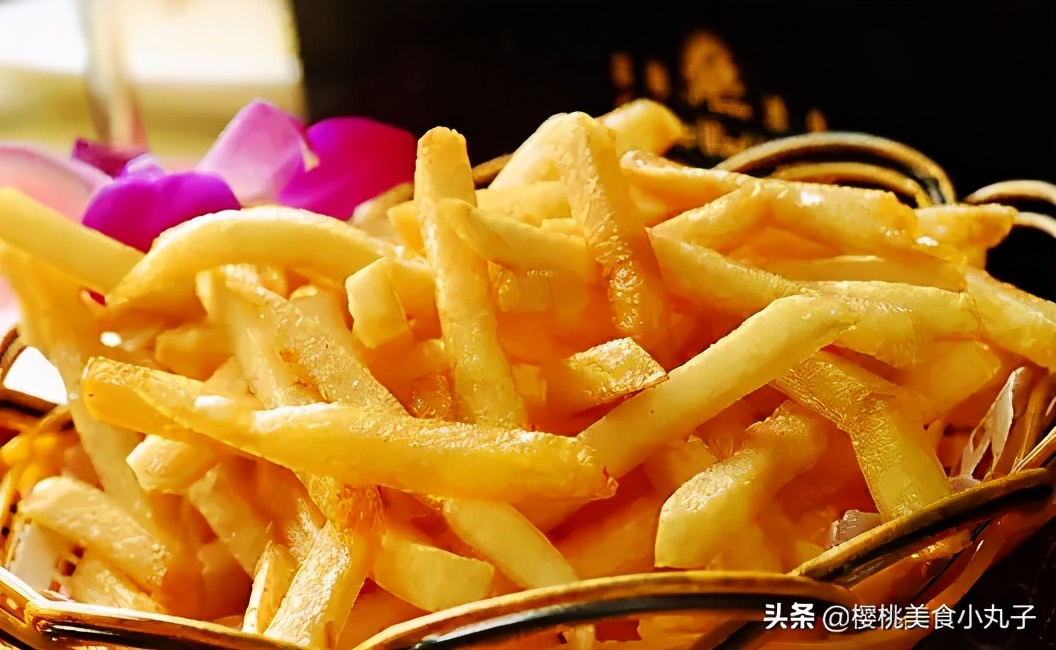 这才是炸薯条的正确做法，金黄诱人，酥脆可口，比肯德基的还好吃