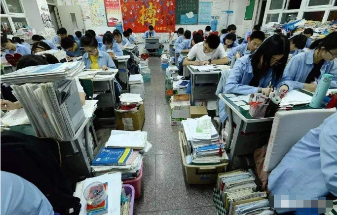 大学考试难吗（大学和高中哪个更容易考）