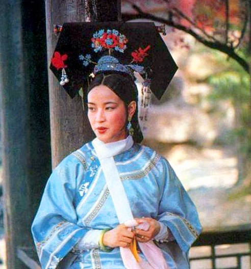 1996年，李翰祥在拍摄时突然离世，刘晓庆的700万打了水漂