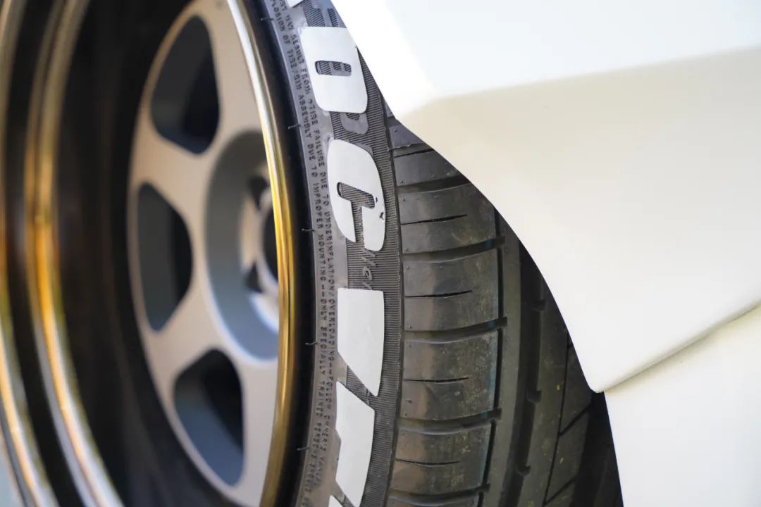 女：什么破车？男：丰田86 yyds！体验它为什么是男生的快乐源泉？