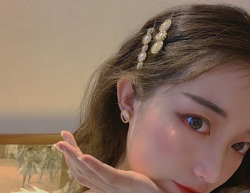 送喜欢的女孩子礼物（给喜欢的女孩买什么礼物才好）
