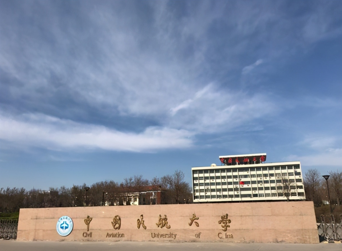 中国民航大学版“宋仲基”火了，身材有料颜值高，行走的招生简章