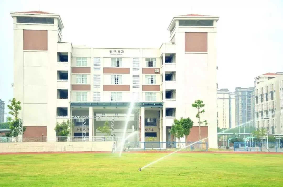 光正实验学校丨一所建校仅 7 个年头就被挤爆的学校