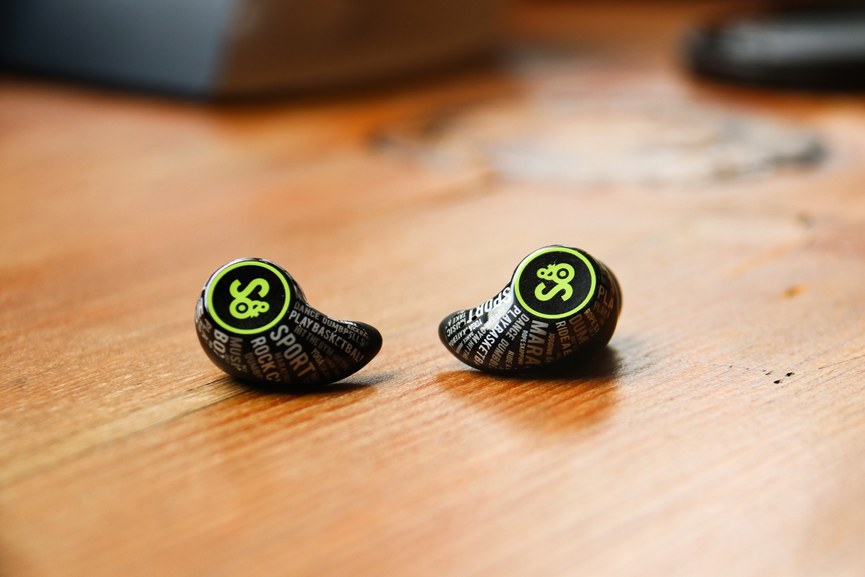 这款耳机有点酷：潮流字母纹设计，魔浪S运动耳机实测