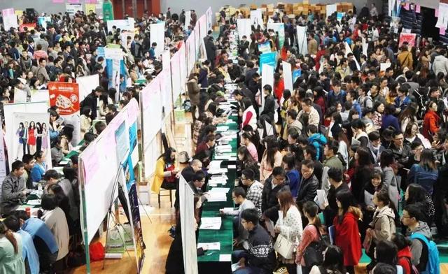 人口与教育：文盲率低、青少年占比增加、大学生2.18亿人的解读