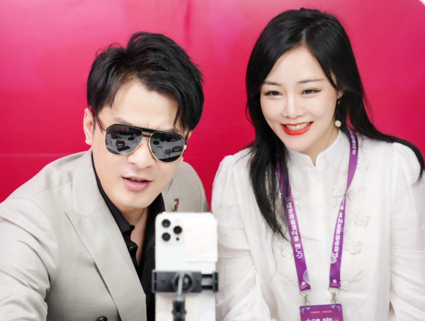 二驴出面充当和事佬，促使辛巴与东方阿保和解，网友：全网大团结