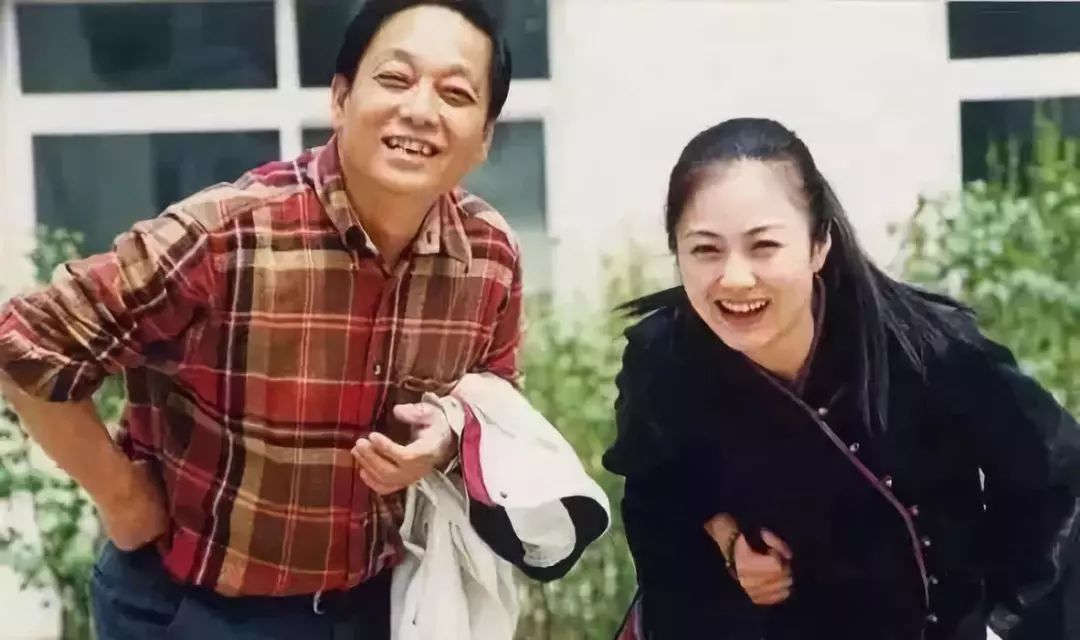 清华教授82岁喜得贵子，6段情史都是大美人！网友：为啥在美国生