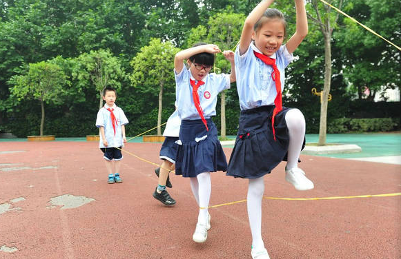 中小学生的好消息，2021秋季开学将正式实行，家长们感到很开心