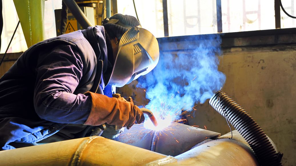 焊工每天收入500元以上，为何技工院校也招不满学焊接的学员？