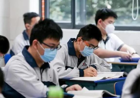 江苏高考分数线偏低遭质疑，又是数学惹的祸？葛大爷笑称不背锅