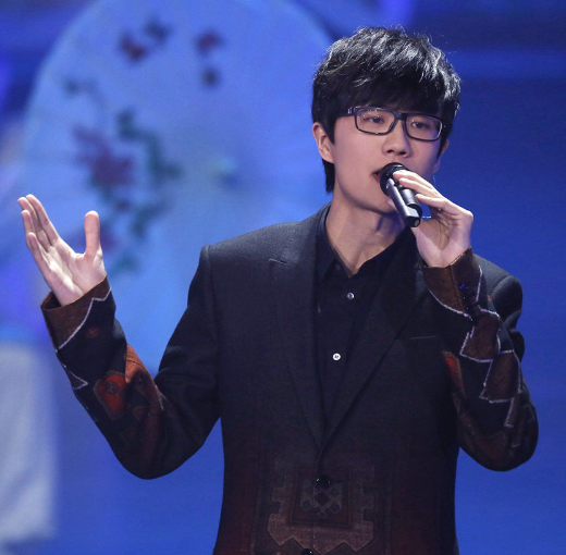 高考满分作文，《情有独钟系许嵩》火了，妥妥的“偶像”题材范文