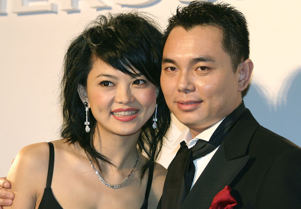 李湘离开湖南卫视后,老公拍电影又不赚钱,为何还能花钱如流水?