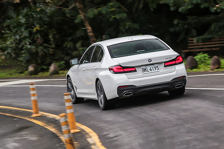 动力弱，但它是短轴的啊，试驾宝马520i M Sport
