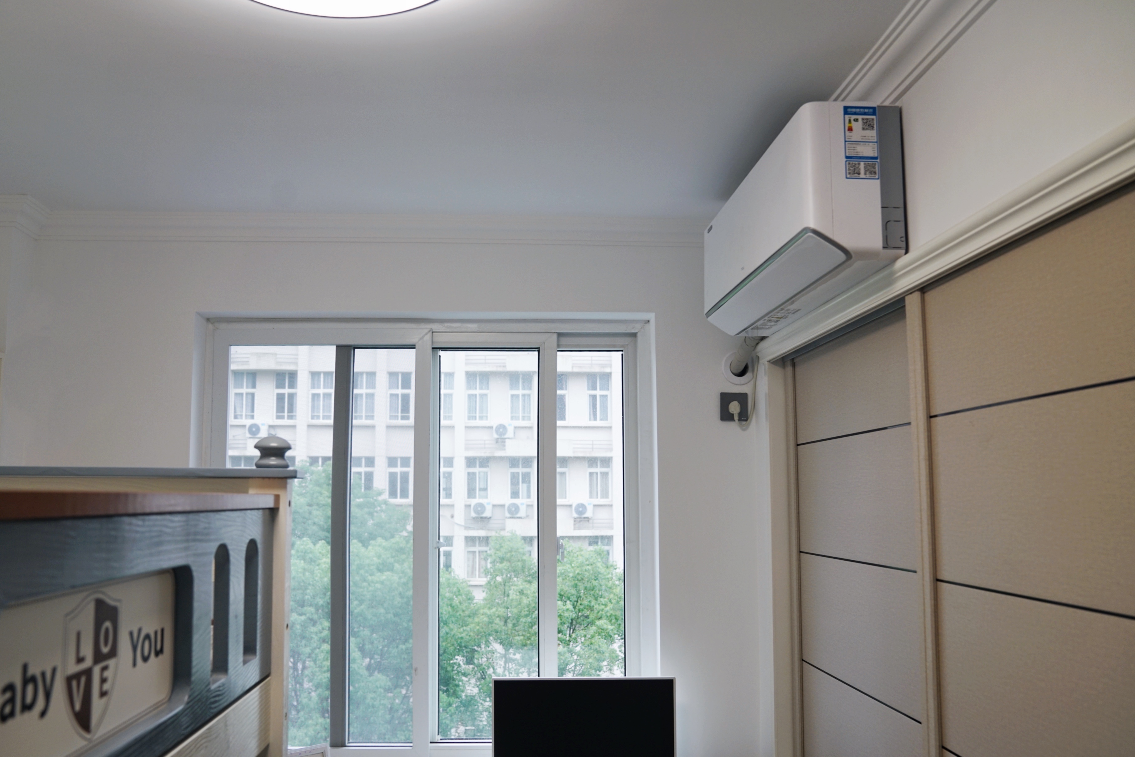 无需预埋、不用打孔—TCL卧室新风空调安装及使用实测